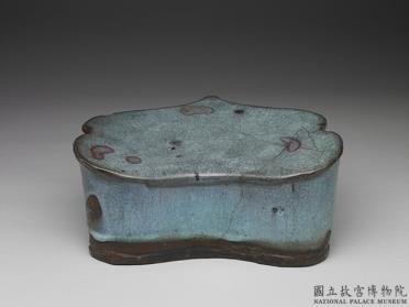 图片[2]-Ruyi-shaped pillow with sky blue glaze and purple spots, Jun ware, Jin to Yuan dynasty, 12th – 13th century-China Archive